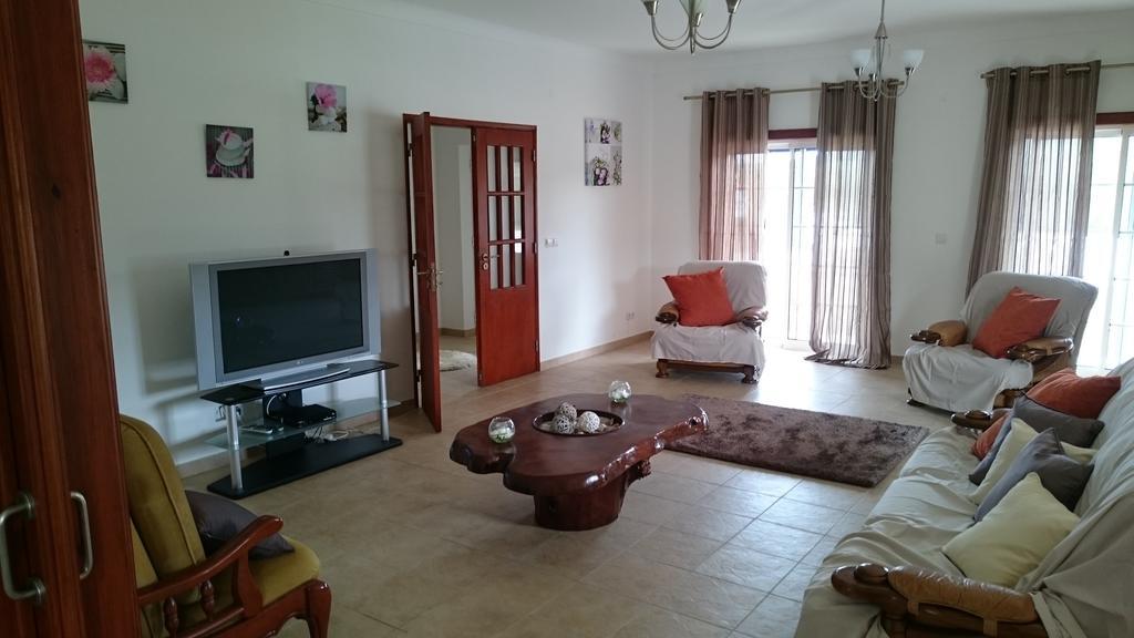 Casa Das Oliveiras Alvados Ruang foto